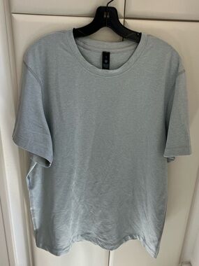 lululemon athletica men’s Heather Light Gray Crew Tee